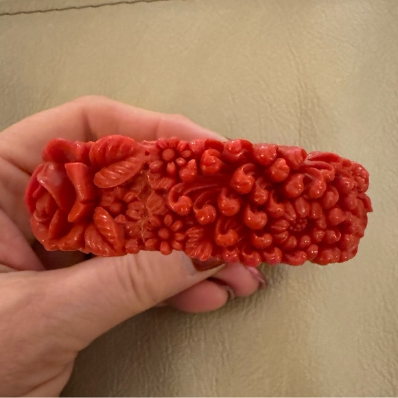 1930s/40s Early Plastic Art Deco Deeply Carved/Moulded Red Celluloid Bangle - Picture 5 of 8